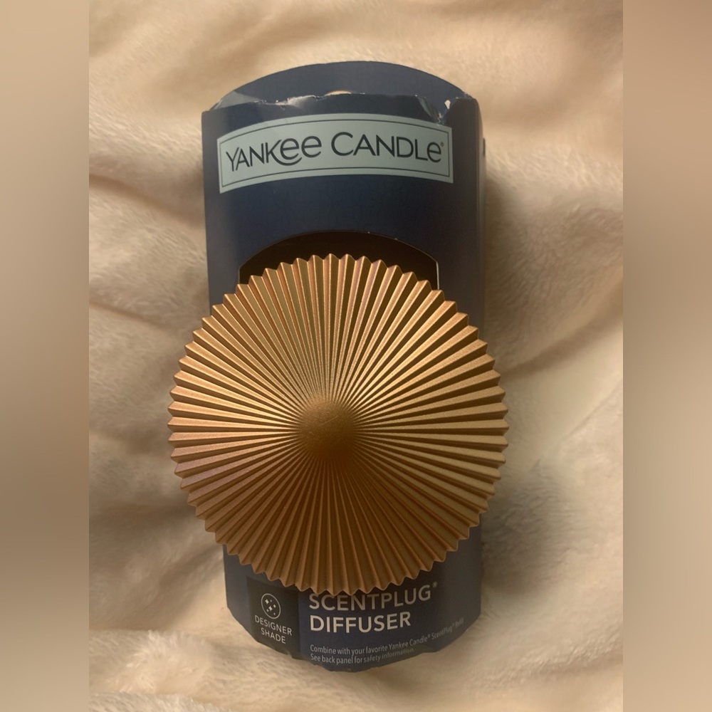 Yankee candle scent plug diffuser